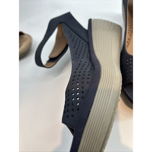 Navy Sz 8 Clark's Collection Reedly Salene Perforated Leather Sandal Peep Toe - Picture 2 of 7